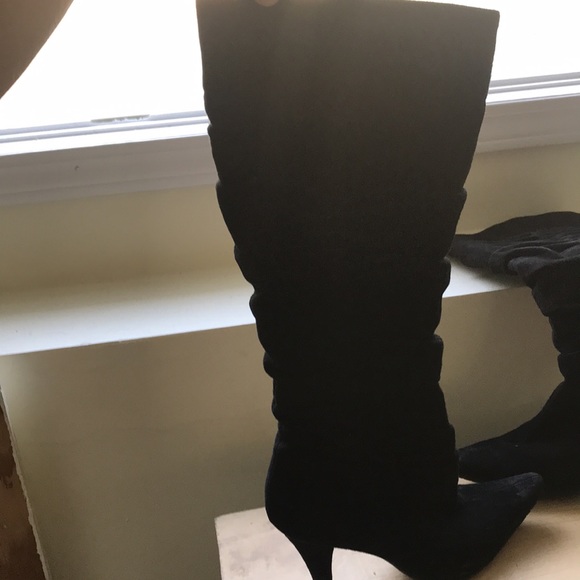 Kenneth Cole black suede boots worn once - Picture 2 of 4